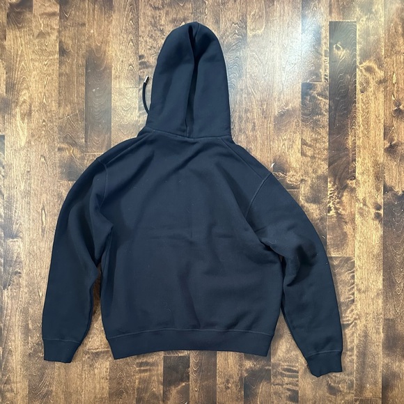 The hoodie is a true wardrobe essential for winter. Must have! - Picture 3 of 4